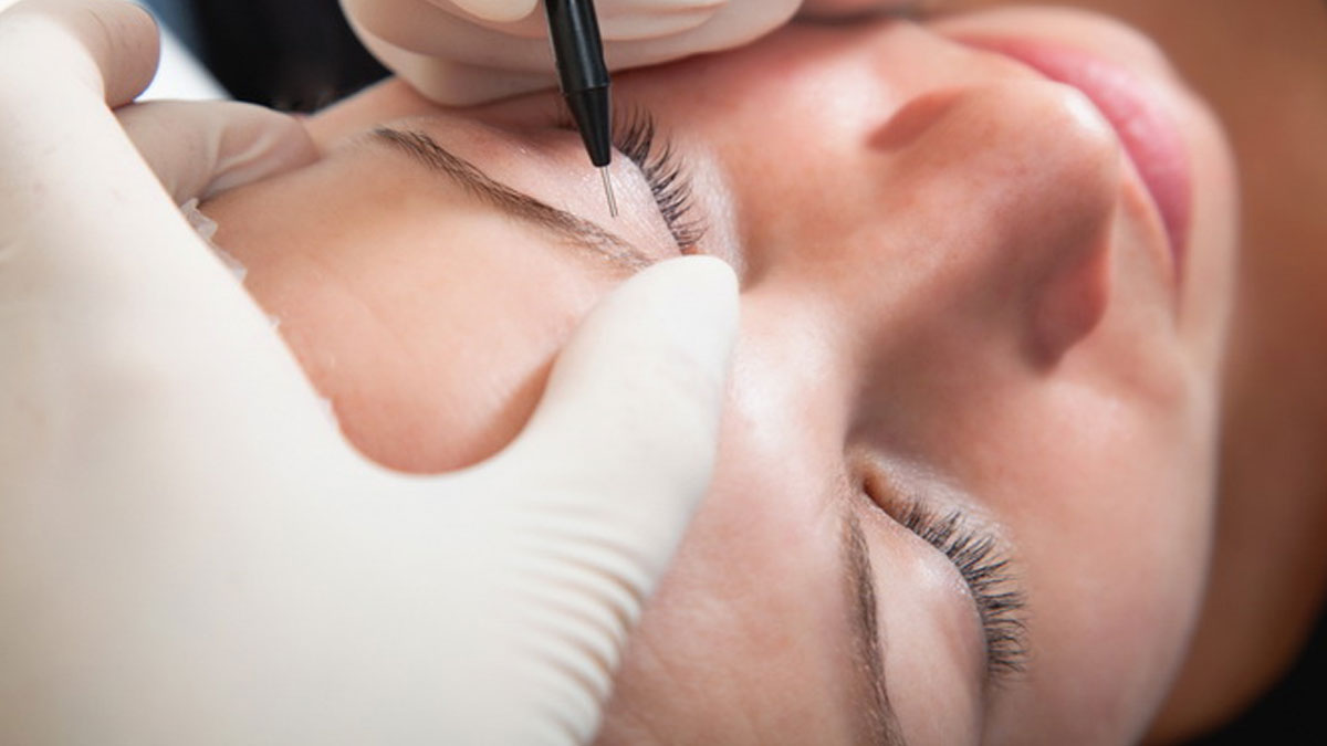 معرفی ۱۰ کلینیک برتر کاشت ابرو در شیراز